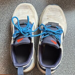 Adidas boys tennis shoes size 4